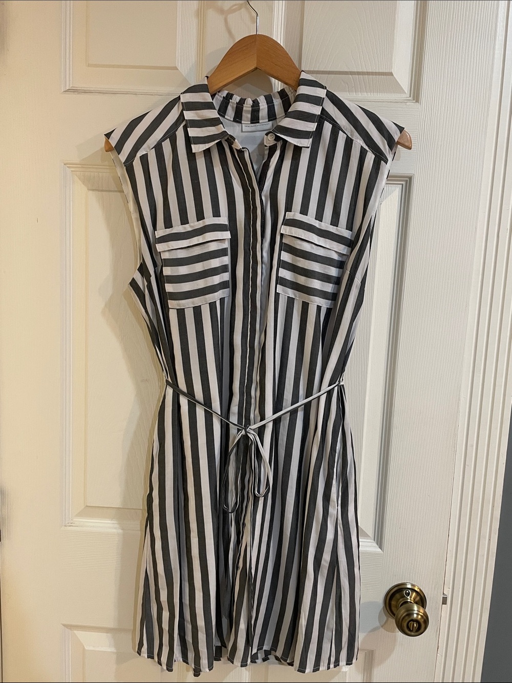 New York & Company Sleeveless Black and White Striped Shirt Dress size M
